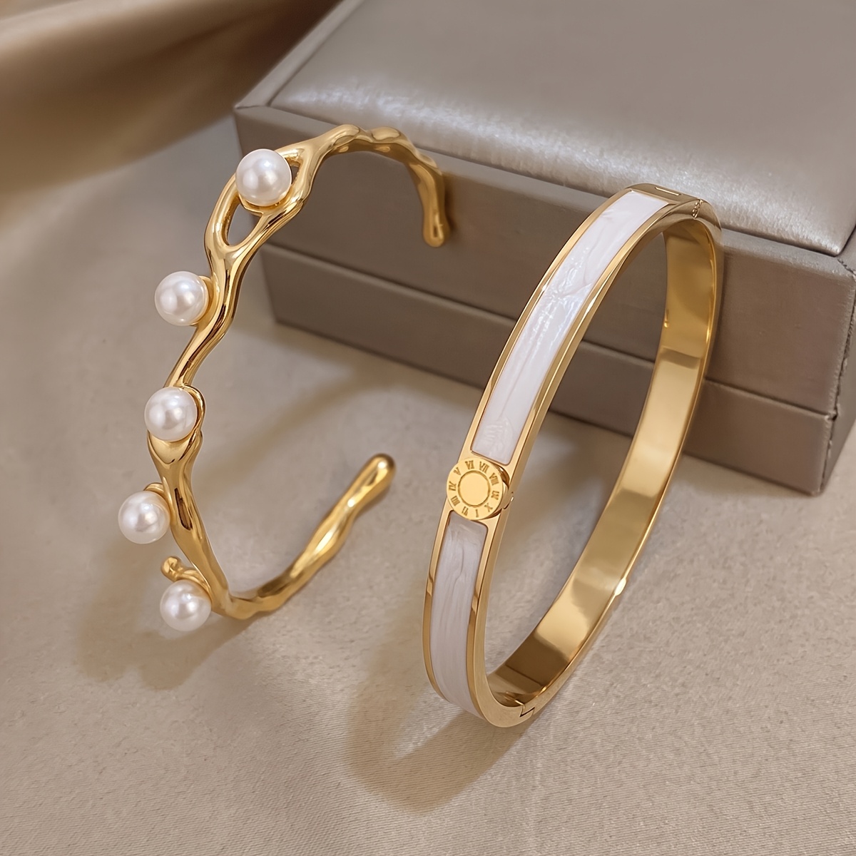 2pcs Retro Warm-Toned 18K Gold Plated Bangle Set